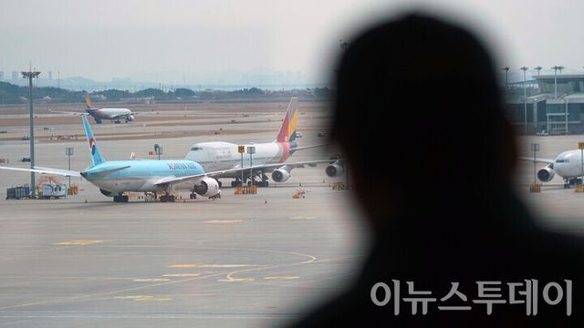 인천국제공항 계류장에 정차한 항공기. [사진=안경선 기자]