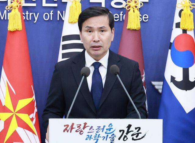 김선호 국방부 장관 직무대리가 6일 서울 용산 국방부에서 비상계엄 사태와 관련한 긴급 브리핑하고 있다. [사진=연합뉴스]