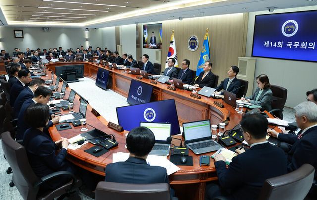 윤석열 대통령이 26일 서울 용산 대통령실 청사에서 국무회의를 주재하고 있다. [사진=연합뉴스]