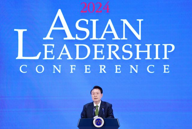 윤석열&nbsp;대통령이 22일 서울 중구 신라호텔에서 열린 '2024 아시안리더십콘퍼런스 개회식'에서 축사를 하고 있다. [사진=연합뉴스]