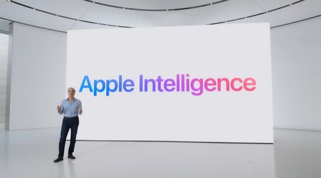 크레이그 페더리기(Craig Federighi) 애플 소프트웨어 엔지니어링 수석 부사장이 새로운 AI 기능인 ‘애플 인텔리전스’에 대해 발표하고 있다. [사진=애플]