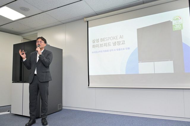 위훈 삼성전자 선행개발팀 부사장이 '비스포크 AI 하이브리드' 냉장고를 설명하고 있다. [사진=삼성전자]