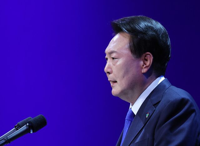 윤석열 대통령이 25일 오전 대구 엑스코에서 열린 '6·25전쟁 제74주년 행사'에 참석해 기념사를 하고 있다. [사진=연합뉴스]