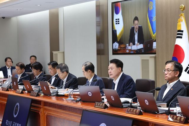 윤석열 대통령이 2일 서울 용산 대통령실 청사에서 열린 국무회의를 주재하고 모두 발언을 하고 있다. [사진=연합뉴스]