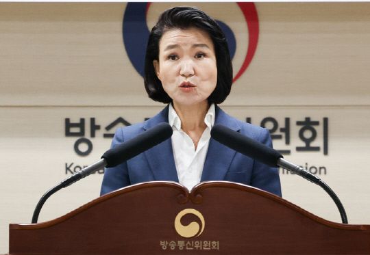 이진숙 방송통신위원장이 31일 오전 정부과천청사 방통위에서 열린 취임식에서 취임사를 하고 있다. [사진=연합뉴스]