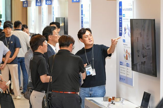 현대모비스는 지난 28일부터 이틀간 경기도 의왕연구소에서 우수 생산기술 성과를 공개하는 ‘M-SPHERE 2024’를 개최했다. 40여 종의 생산신기술을 선보인 이번 행사에는 업계관계자 1천여 명이 참석하는 성황을 이뤘다. [사진=현대모비스]