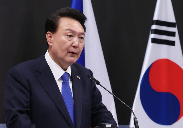 윤석열 대통령이 20일(현지 시각) 프라하 체코 정부청사에서 열린 한·체코 공동언론발표에서 발언하고 있다. [사진=연합뉴스]