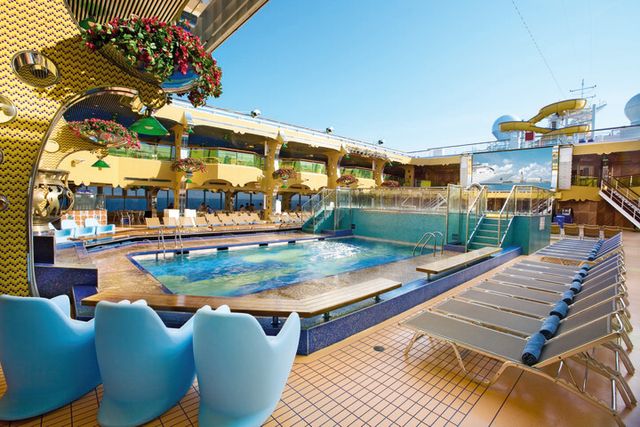 코스타 세레나호 수영장. [사진=노랑풍선]