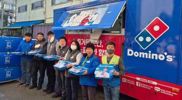 도미노피자, 굿윌스토어에 파티카로 피자 전달. [사진=도미노피자]