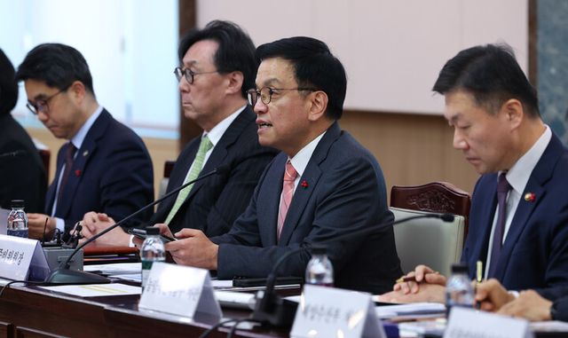 최상목 대통령 권한대행 부총리 겸 기획재정부 장관이 22일 정부서울청사에서 2025년 아시아태평양경제협력체(APEC) 정상회의 준비위원회의를 주재하고 있다. 2025.1.22 [대통령실통신사진기자단]