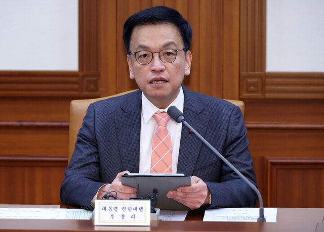 최상목 대통령 권한대행 부총리 겸 기획재정부 장관이 22일 정부서울청사에서 국정현안관계장관회의 겸 경제관계장관회의를 열고 모두 발언을 하고 있다. [사진=연합뉴스]