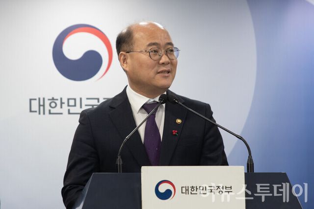 이창윤 과학기술정보통신부 제1차관이 ‘국가바이오위원회 출범식 관련 사전브리핑’에서 주요 내용을 발표하고 있다. [사진=이승준 기자]