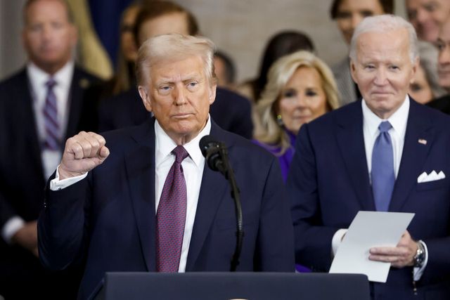 20일 워싱턴 미국 국회의사당 로툰다에서 열린 제60대 대통령 취임식에서 취임연설을 하는 도널드 트럼프 미국 대통령. [사진=AP/연합뉴스]