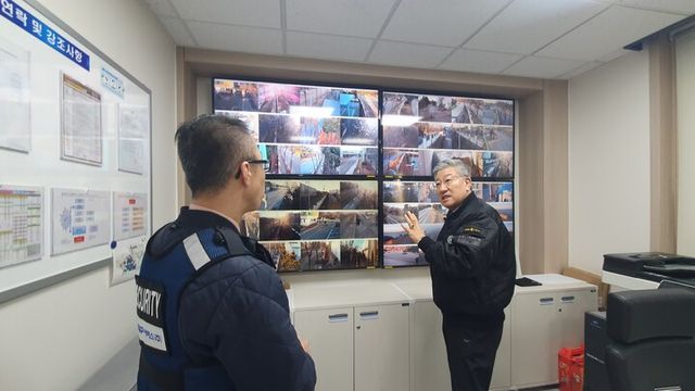 29일 이철원 동서발전 상임감사위원이 동해발전본부를 방문해 현장점검을 하고 있다. [사진=한국동서발전]