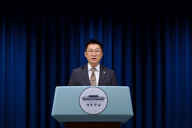 김남준 대통령실 대변인이 30일 용산 대통령실에서 이날 진행된 제44회 국무회의 관련 브리핑을 하고 있다. 2025.9.30