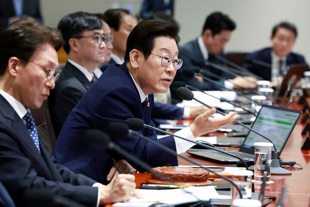 이재명 대통령이 14일 서울 용산 대통령실 청사에서 열린 국무회의에서 발언하고 있다. [사진=연합뉴스]