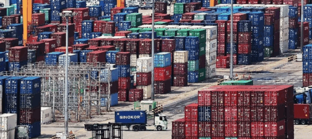 경기도 평택항에 컨테이너가 쌓여 있는 모습. (사진=연합뉴스)