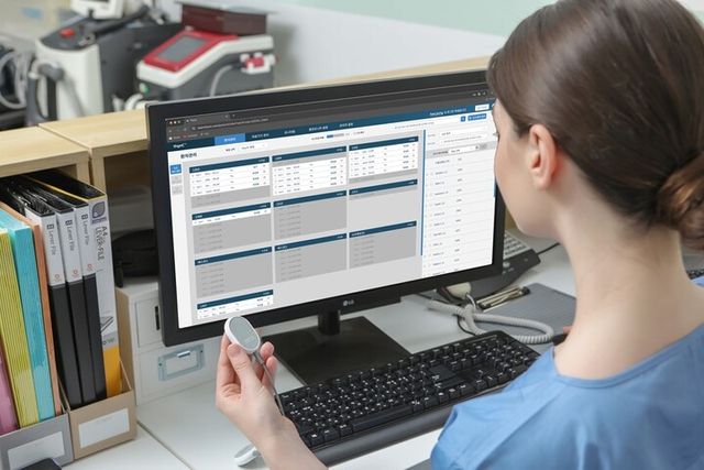 대웅제약이 경기 남부 거점 의료기관인 평택성모병원에 인공지능(AI) 기반 스마트 병상 모니터링 시스템 ‘씽크(thynC)’를 공급하며 스마트병원 전환을 본격화했다. [사진=대웅제약]