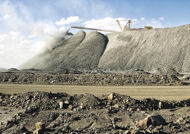 중국 네이멍구 희토류 채취 현장. [사진=중국 명보]