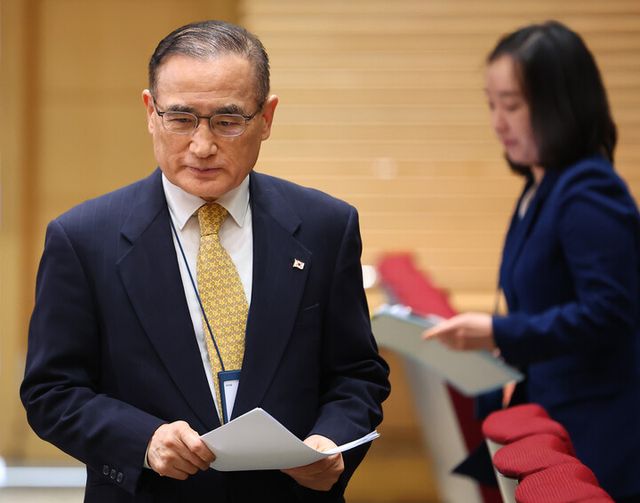 위성락 국가안보실장이 15일 최근 캄보디아에서 발생한 한국인 대상 납치·감금 범죄 대응 현황 관련 브리핑을 위해 용산 대통령실 대회의실로 입장하고 있다. [사진=연합뉴스]