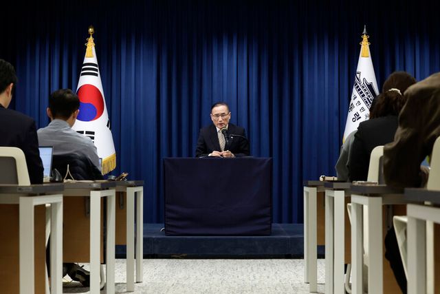 위성락 국가안보실장이 17일 용산 대통령실에서 캄보디아에서 발생한 한국인 대상 납치·감금 범죄에 대한 정부의 대응 현황 관련 브리핑을 하고 있다.