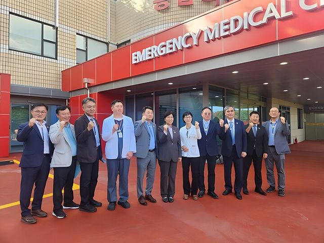 정은경 보건복지부 장관이 1일 경주를 찾아 '2025 APEC 정상회의' 응급의료지원 현장을 점검했다. [사진=경주시]