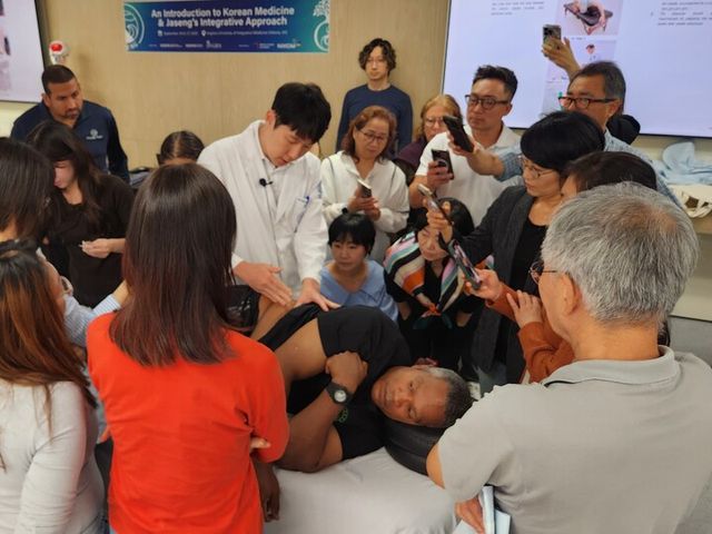 자생한방병원이 최근 미국 인디애나 의과대학교와 버지니아 통합의학대학교(VUIM)를 방문해 한의학 교육 프로그램을 운영하고, 국제 협력 강화 방안을 논의했다. [사진=자생한방병원]