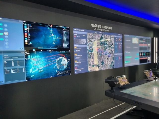 LIG넥스원이 전시한 지능형 통합 지휘통제체계. [사진=김재한 기자]