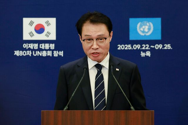 이규연 홍보소통수석이 지난 9월 24일(현지 시각) 미국 뉴욕 한 호텔에 마련된 프레스룸에서 이재명 대통령 일정 관련 브리핑을 하고 있다. 2025.9.25