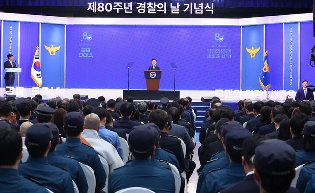 이재명 대통령이 21일 서울 서대문구 경찰청에서 열린 80주년 경찰의 날 기념식에서 기념사를 하고 있다. [사진=연합뉴스]