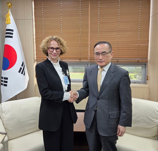 대통령실은 위성락 국가안보실장이 지난 20일 '서울 국제 항공우주 및 방위산업 전시회' 참석차 방한한 라드밀라 셰케린스카 북대서양조약기구(NATO·나토) 사무차장과 면담했다고 21일 전했다.&nbsp; [사진=대통령실]