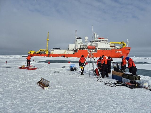 북극 탐사 중인 쇄빙연구선 아라온호. [사진=해양수산부]