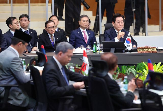 이재명 대통령이 27일 말레이시아 쿠알라룸푸르 컨벤션센터에서 열린 한-아세안 정상회의에서 발언하고 있다. [사진=연합뉴스]