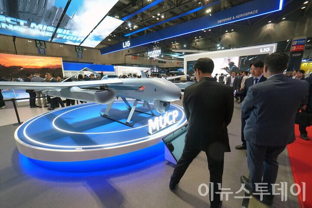 역대 최대 규모로 개최된 ‘서울 ADEX 2025’가 지난 24일 막을 내린 가운데 향후 K방산 지형이 AI 기반 무기체계로 변화될 것으로 전망된다. [사진=이뉴스투데이 사진DB]