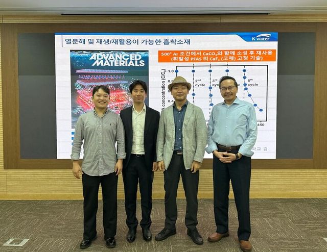 (왼쪽부터) 김건한 부경대 교수, 정명균 라이스대 박사, 강석태 KAIST 교수, 마이클 웡 라이스대 교수. [사진=KAIST]