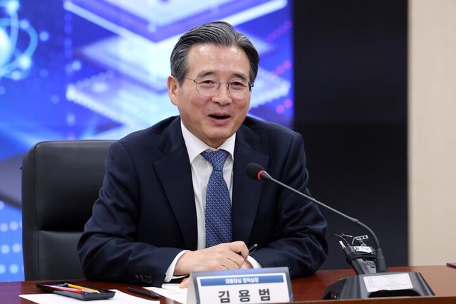 지난 27일 광주 북구 용봉동 전남대학교에서 열린 연구·개발 생태계 혁신방안 간담회에서 김용범 대통령실 정책실장이 발언하고 있다. [사진=연합뉴스]