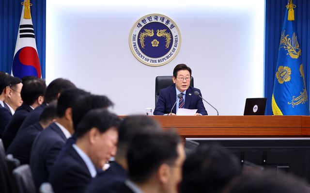 이재명 대통령이 2일 용산 대통령실에서 열린 수석보좌관회의에서 발언하고 있다. [사진=연합뉴스]