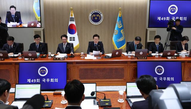 이재명 대통령이 11일 용산 대통령실에서 열린 국무회의를 주재하고 있다. [사진=연합뉴스]