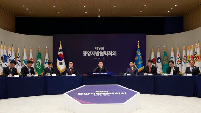 이재명 대통령이 12일 용산 대통령실에서 중앙지방협력회의를 주재하고 있다. [사진=연합뉴스]