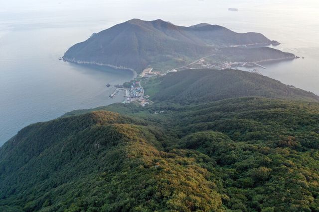 가덕도 연대봉에서 바라본 가덕도. [사진=연합뉴스]