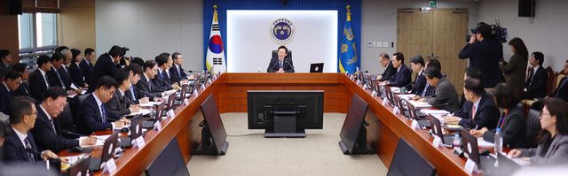 이재명 대통령이 13일 용산 대통령실에서 열린 수석보좌관회의를 주재하고 있다. [사진=연합뉴스]