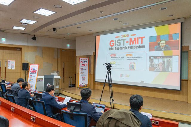 GIST 임기철 총장과 MIT CSAIL 다니엘라 루스(Daniela Rus) 소장 개회사. [사진=GIST]