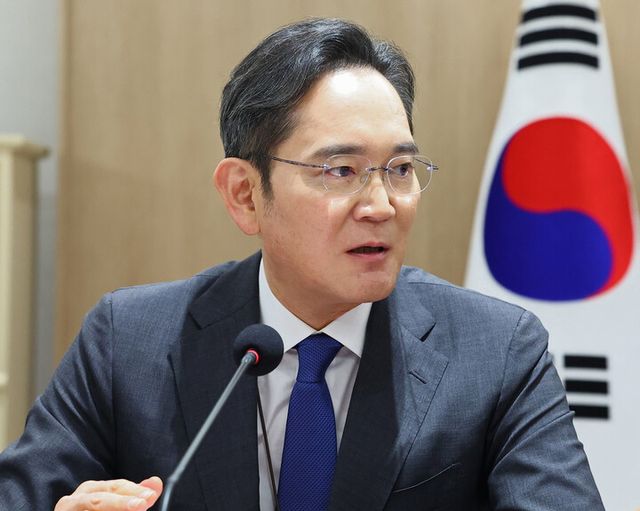 이재용 삼성전자 회장이 16일 용산 대통령실에서 열린 한미 관세협상 후속 민관 합동회의에서 발언하고 있다. [사진=연합뉴스]