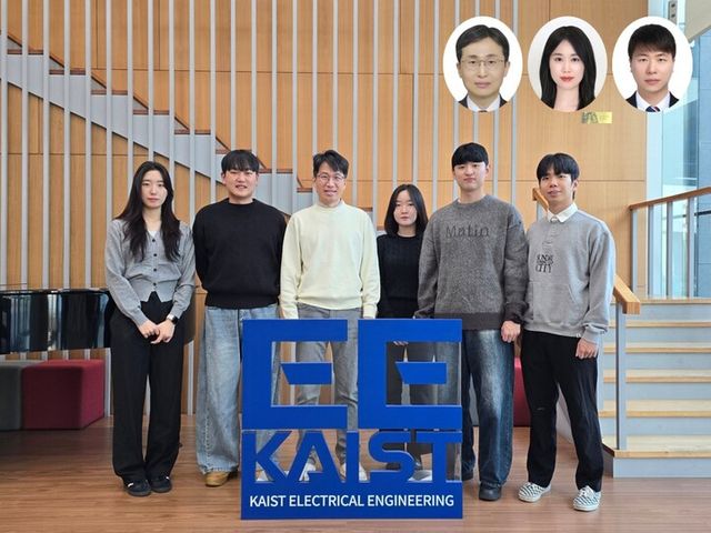 (왼쪽부터) 정효은 KAIST 석박사통합과정, 김형래 박사과정, 송영민 석좌교수, 장세희 박사후연구원, 김도현 석박사통합과정. [사진=KAIST]