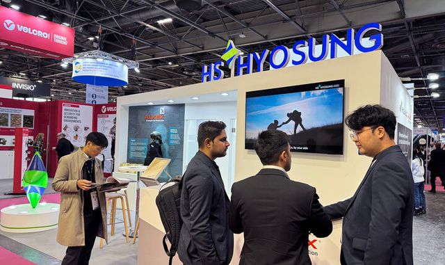 프랑스 파리에서 열리는 '밀리폴 파리 2025'의 HS효성첨단소재 부스 전경.[사진=HS효성]