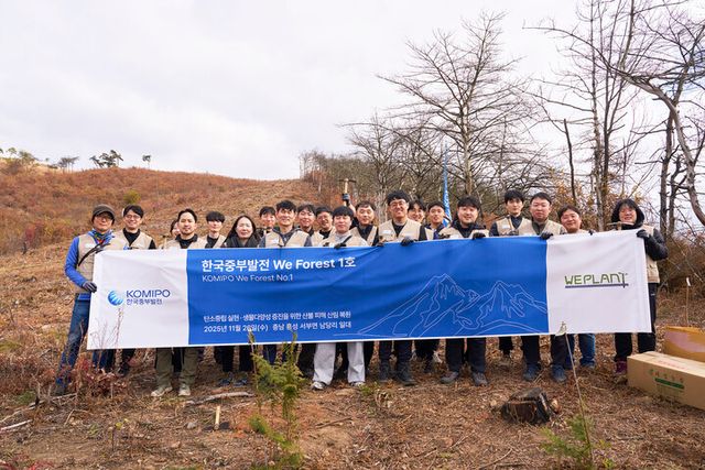 산불 피해지역 산림복원활동 단체 사진. [사진=한국중부발전]