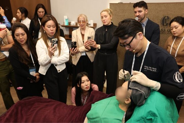 휴젤이 지난달 29~31일 서울에서 미국·캐나다·호주 의료진 20여 명을 초청해 ‘H.E.L.F.: Aesthetic Excellence Summit(AES) 2025’를 개최했다. [사진=휴젤]