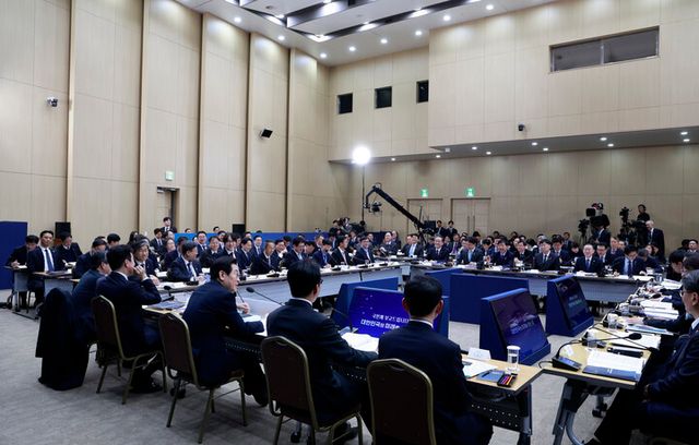 11일 세종시 정부세종컨벤션센터에서 '2026년 대도약하는 경제, 신뢰받는 데이터' 기획재정부(국세청·관세청·조달청)-국가데이터처 업무보고가 진행되고 있다.&nbsp; [사진=연합뉴스]