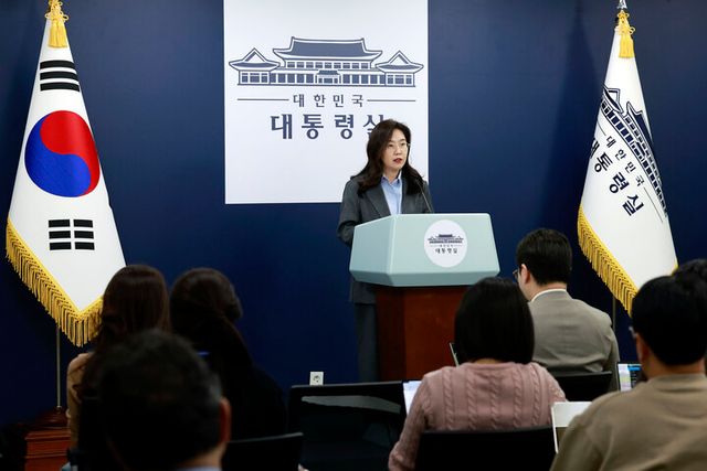 강유정 대변인이 12일 서울 용산 대통령실 청사에서 캄보디아 스캠 범죄 대응 성과 관련 브리핑을 하고 있다. 2025.12.12 [대통령실통신사진기자단]