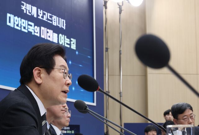 이재명 대통령이 12일 세종시 정부세종컨벤션센터에서 열린 국토교통부 업무보고에서 발언하고 있다.